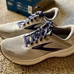 Brooks Women's Gray and Blue Sneakers